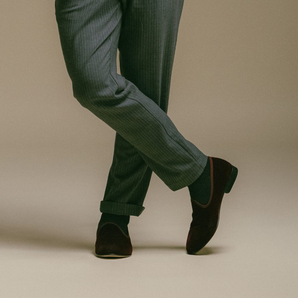 The Ultimate Guide to Men's Velvet Slippers: From Black Tie to Blue Jeans