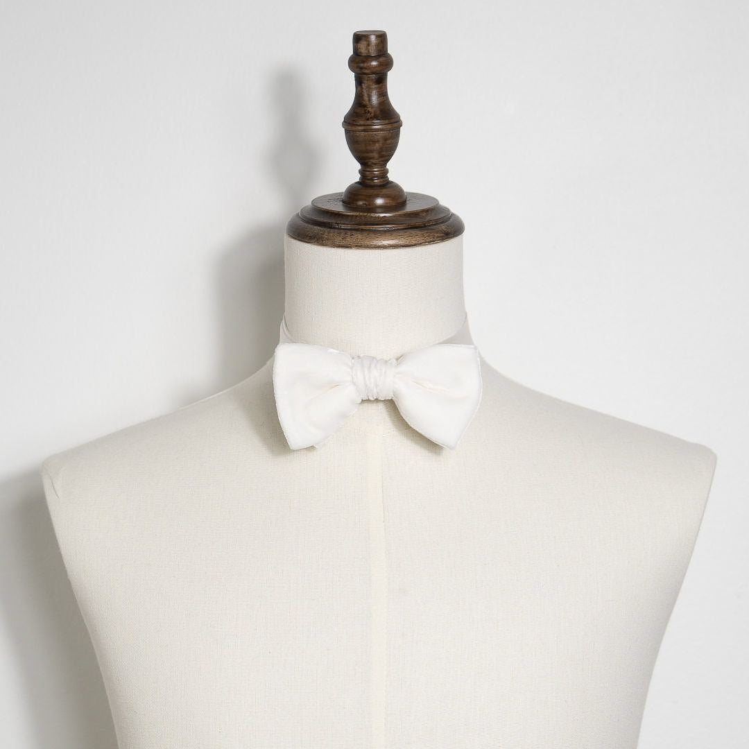 Classic Velvet Bow Tie - Vintage White