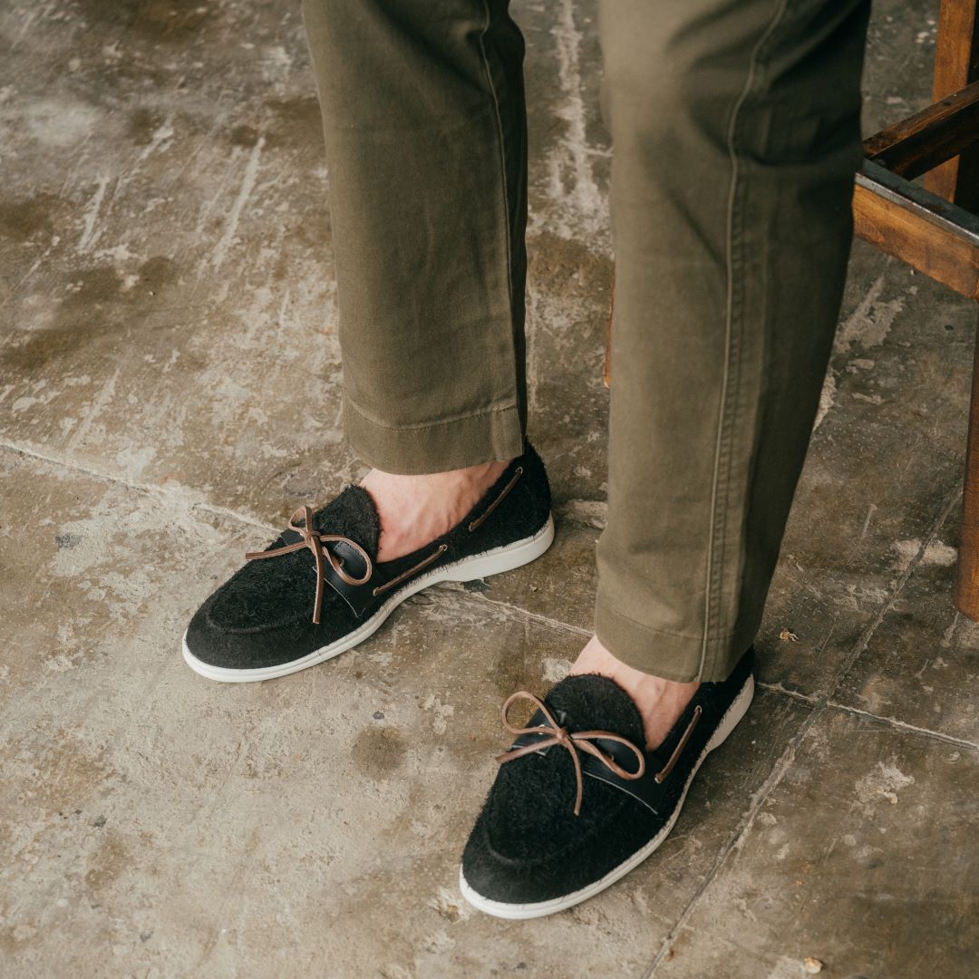 Mens Textured Black Suede Barca Yacht Loafer