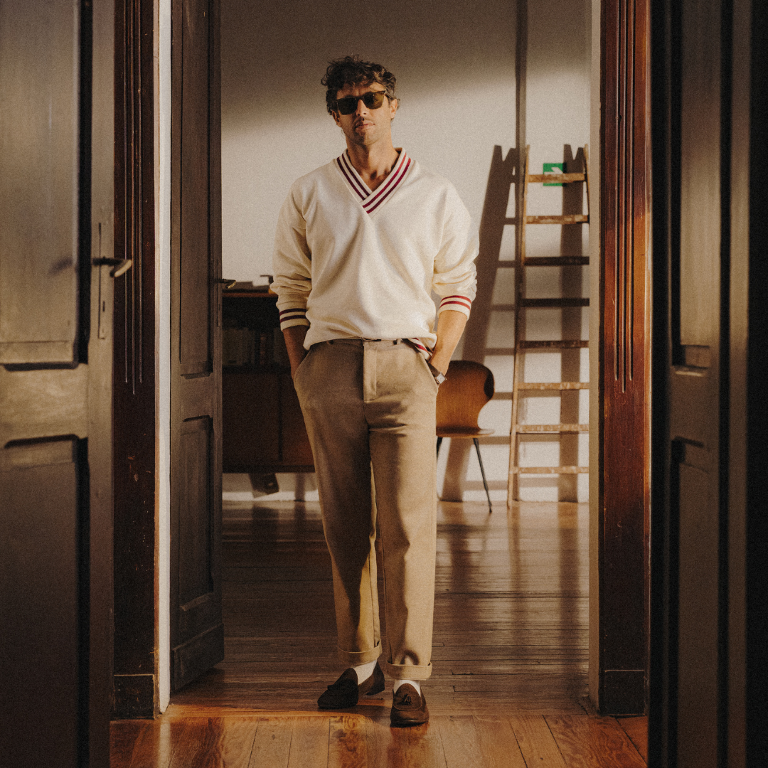 Vintage Club V-Neck Sweatshirt - Panna / Burgundy Trim