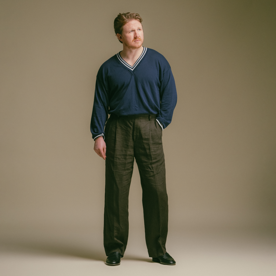 Men's Vintage Club V-Neck Sweater - Navy