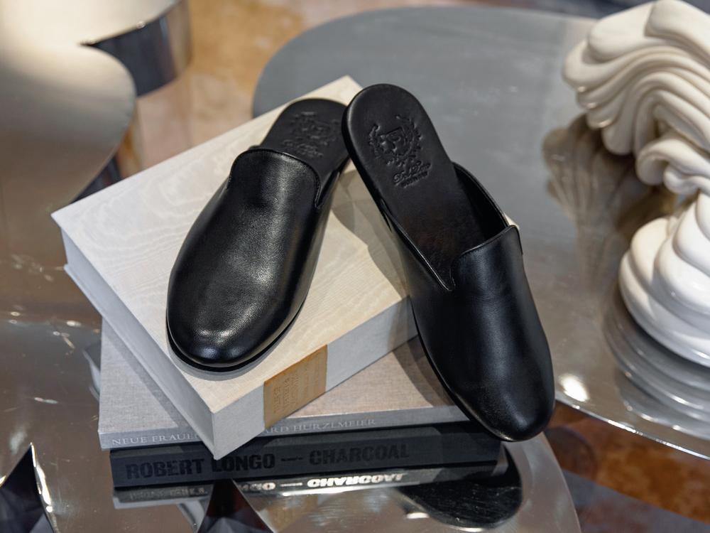 Black Leather House Slipper – Del Toro Shoes